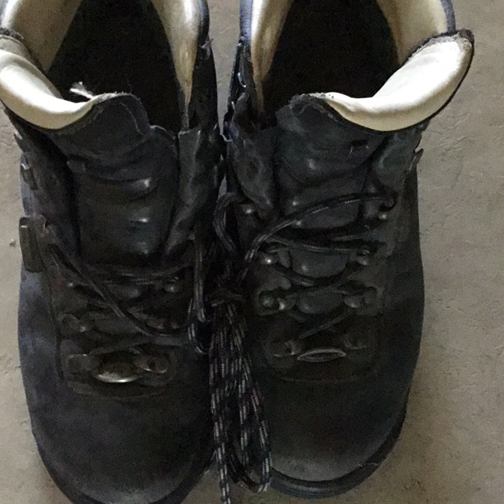 Leather hiking boot